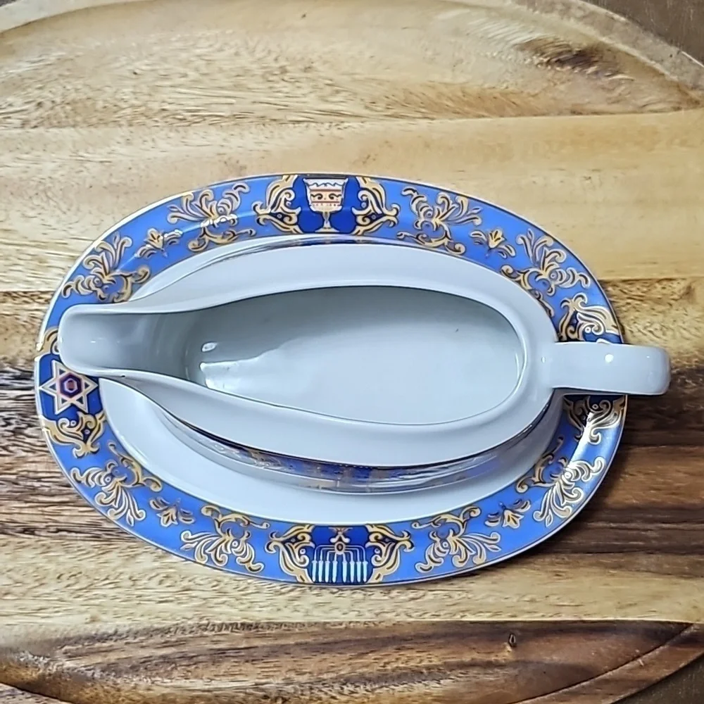 New Celebrations American Atelier Bloomingdale's Judaica Gravy Bowl Under Plate!